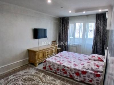 1-комнатная квартира · 32 м² · 4/5 этаж, Желтоксан 36 — Райымбека за 15 000 ₸ в Алматы, Алмалинский р-н