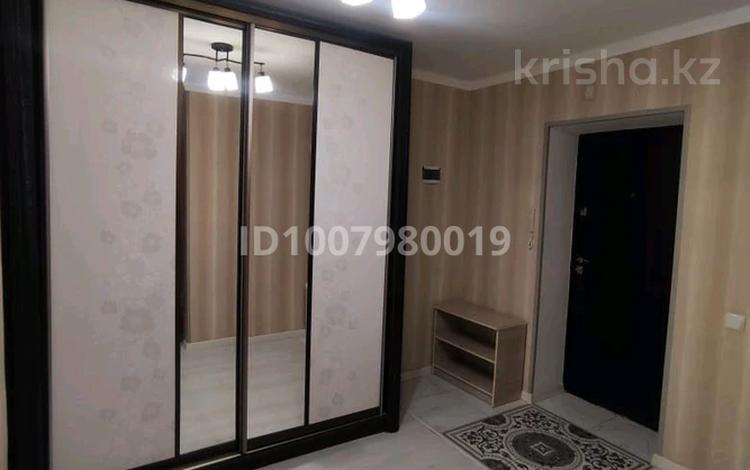 2-комнатная квартира · 60 м² · 9/10 этаж, Жургенова 32 — Не далеко от пересечения улиц Кошкарбаева-Жумабаева за 250 000 ₸ в Астане, Сарайшык р-н — фото 2