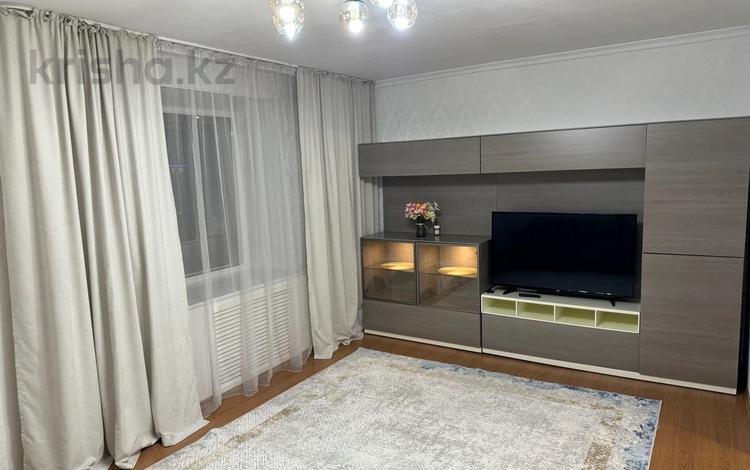 2-комнатная квартира · 52 м² · 7/14 этаж, Набережная имени Славского 12 — проспект Победы за 17 000 ₸ в Усть-Каменогорске — фото 2