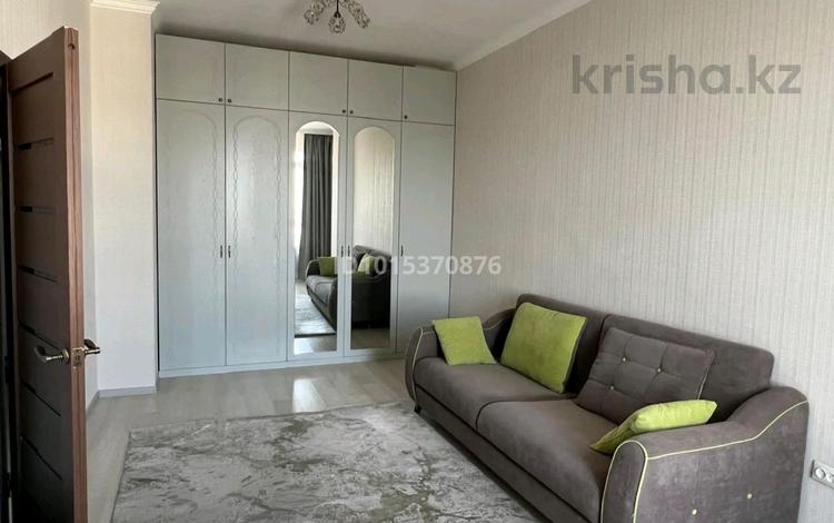 1-комнатная квартира · 38 м² · 18/21 этаж, Туркестан 14 за 250 000 ₸ в Астане, Есильский р-н — фото 2
