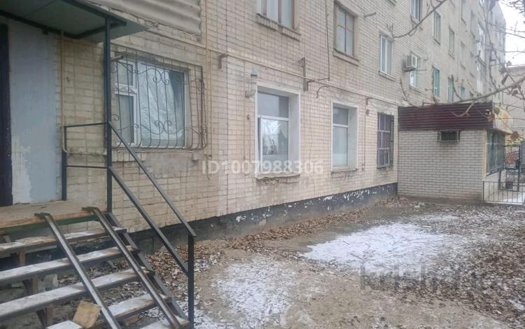 1-бөлмелі пәтер · 36 м² · 1/5 қабат, мкр Шанхай, Чекалина 30б, бағасы: 6 млн ₸ в Актобе — фото 2