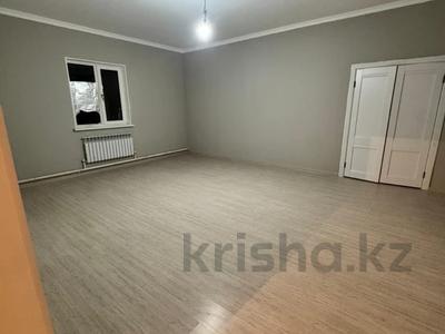 Отдельный дом · 3 комнаты · 150 м² · 8 сот., мкр Аксай-2, 11-я улица 22 — Акжар-2, 44 школа за 25 млн 〒 в Атырау