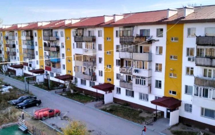 3-комнатная квартира · 62.7 м² · 2/5 этаж, 2-микрорайон 9 — КГП на ПВХ больница г.Абай за 16.5 млн ₸ — фото 2
