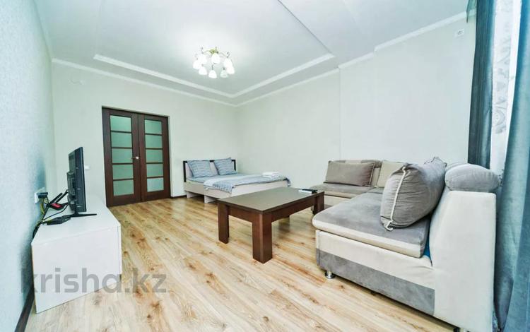 1-комнатная квартира, 50 м², 4/9 этаж посуточно, улица Токтогула 141 за 18 000 〒 в Бишкеке — фото 6