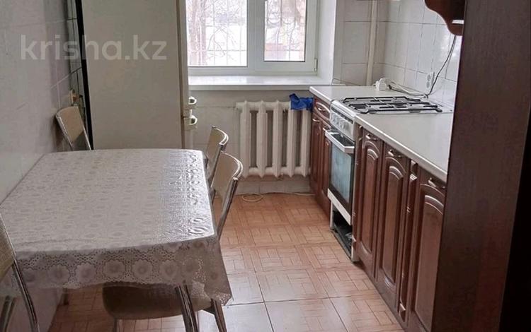 3-комнатная квартира, 60 м², 1/5 этаж, Центральный 13