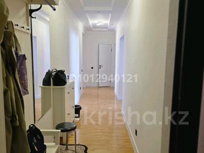 3-бөлмелі пәтер · 80 м² · 4/9 қабат, Момышулы 2/10, бағасы: 46 млн ₸ в Астане, Алматы р-н