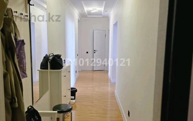 3-бөлмелі пәтер · 80 м² · 4/9 қабат, Момышулы 2/10, бағасы: 46 млн ₸ в Астане, Алматы р-н — фото 2