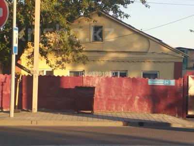 Отдельный дом · 3 комнаты · 80 м² · 6 сот., мкр Городской Аэропорт, Космонавтов 54 — Возле ресторана Jasmine за 26 млн 〒 в Караганде, Казыбек би р-н