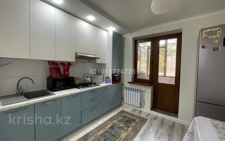 2-бөлмелі пәтер · 56 м² · 1/5 қабат, 2 ш/а., Санкибай батыр 169, бағасы: 180 000 ₸ в Актобе, мкр 8 — фото 2