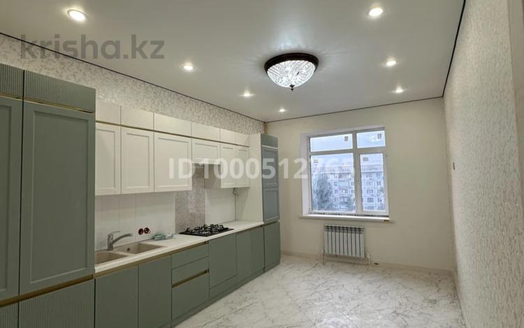 3-бөлмелі пәтер · 126 м² · 4/10 қабат, Абулхаирхана 147, бағасы: 45 млн ₸ в Уральске — фото 2