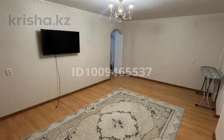 2-комнатная квартира · 64 м² · 1/6 этаж, мкр 12 65 — 12 микрорайон 65 дом за 135 000 ₸ в Актобе — фото 2
