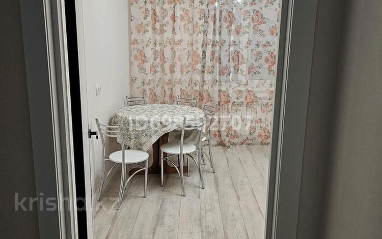 2-комнатная квартира · 60 м² · 8/12 этаж, Абикен Бектуров 3/2 за 330 000 ₸ в Астане, Есильский р-н — фото 2