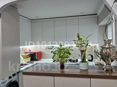 3-бөлмелі пәтер · 70 м² · 2/5 қабат, 8-ш/а., 8-й мкр-н 26 — возле магазина Асем, бағасы: 20 млн ₸ в Актау