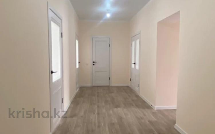 3-бөлмелі пәтер · 111.6 м² · 3/5 қабат, мкр. Алтын орда, бағасы: 35.9 млн ₸ в Актобе — фото 2