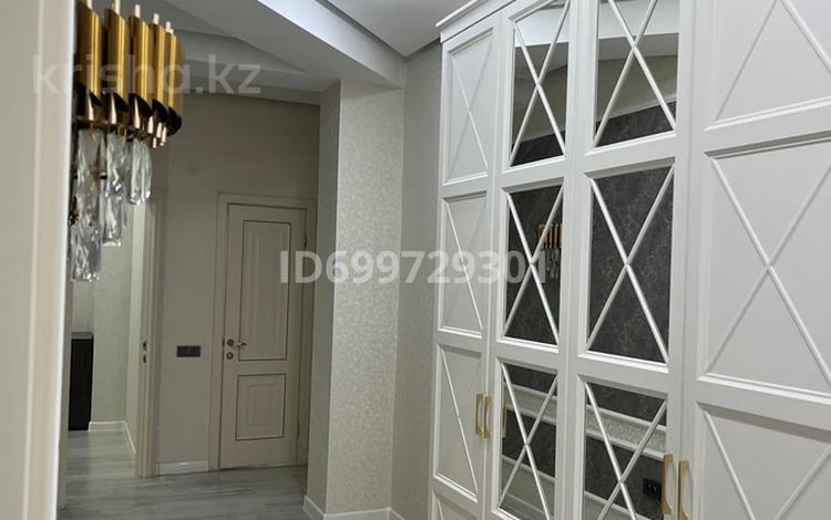 2-комнатная квартира · 75 м² · 5/8 этаж, мкр Нурсая, Абулхаир Хана 41 за 350 000 ₸ в Атырау — фото 2
