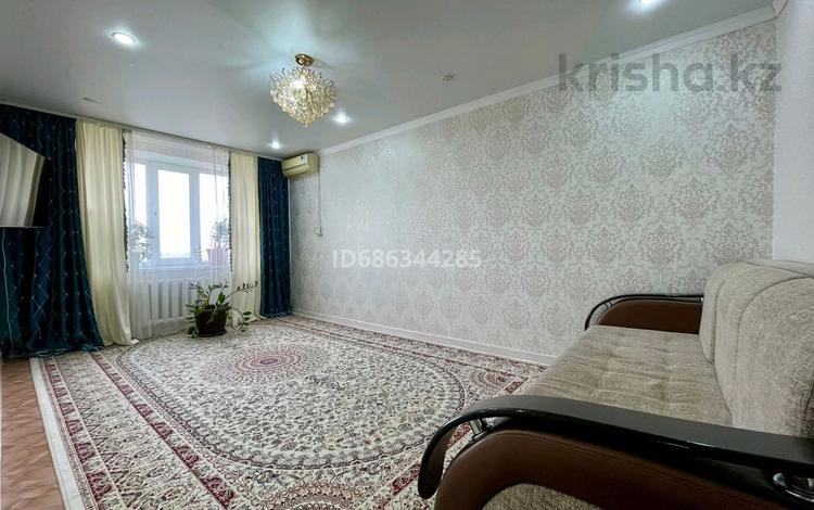 3-комнатная квартира · 65 м² · 9/10 этаж, мкр 4, 4 мик 10а 10а за 19 млн ₸ в Уральске — фото 17