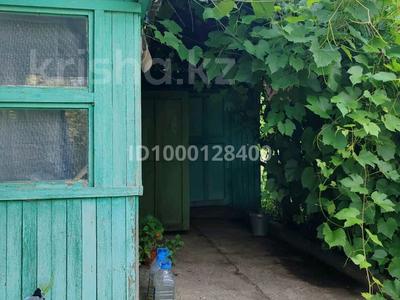 Дача · 2 комнаты · 12 м² · 8 сот., мкр Жилгородок, Актюбжилстрой 1 208 за 2 млн 〒 в Актобе