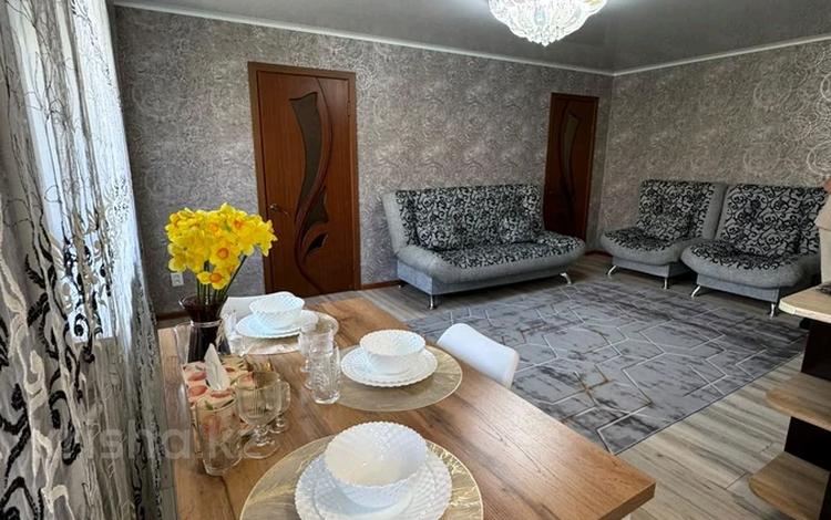 2-комнатная квартира · 50 м² · 3/5 этаж, Кабанбай батыра 119 — улица Казахстана улица Антона Чехова за 17 000 ₸ в Усть-Каменогорске, Ульбинский — фото 3