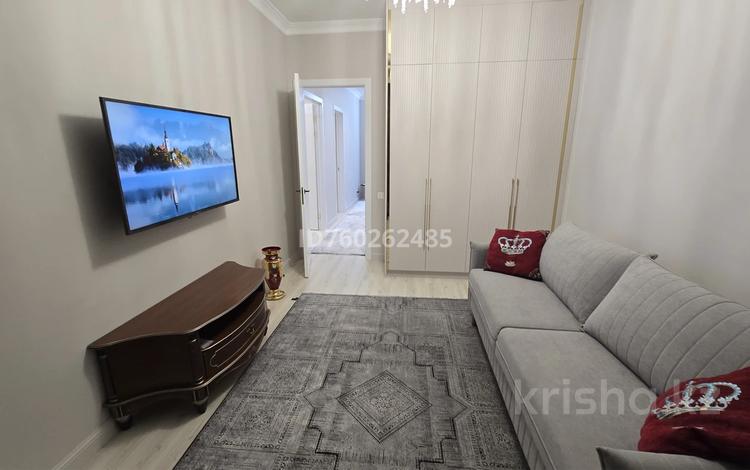 3-комнатная квартира · 80 м² · 14/20 этаж, Кайыма Мухамедханова 6А — Хан Шатыр за 490 000 ₸ в Астане, Есильский р-н — фото 2