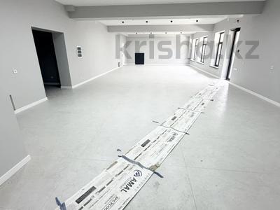 Свободное назначение, офисы, магазины и бутики, склады, общепит, салоны красоты, сельское хозяйство, бани, гостиницы и зоны отдыха, фитнес и спорт, медцентры и аптеки, образование, развлечения, конференц-залы, кабинеты и рабочие места, студии · 280 м² за 900 000 ₸ в Шымкенте, Енбекшинский р-н