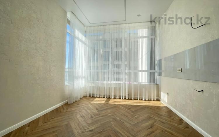 2-комнатная квартира · 70 м² · 8/20 этаж, Жумекен Нажимеденов 33 за 47.6 млн ₸ в Астане, Сарайшык р-н — фото 2