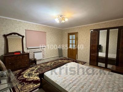 Отдельный дом · 2 комнаты · 100 м², мкр Жумыскер, Кожанов 15 — Магазин Манас за 170 000 〒 в Атырау