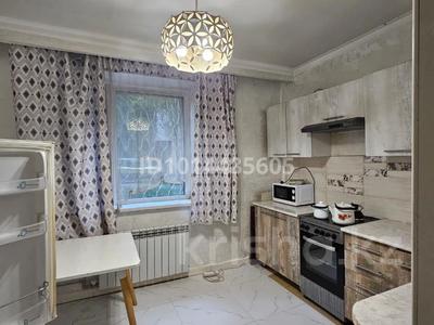 3-бөлмелі пәтер · 70 м² · 1/12 қабат, Ақсай-3А ш/а., Мкр Аксай-1а 13 — улица Толеби уг. улицы Б. Момышұлы, бағасы: 350 000 ₸ в Алматы, Ауэзовский р-н