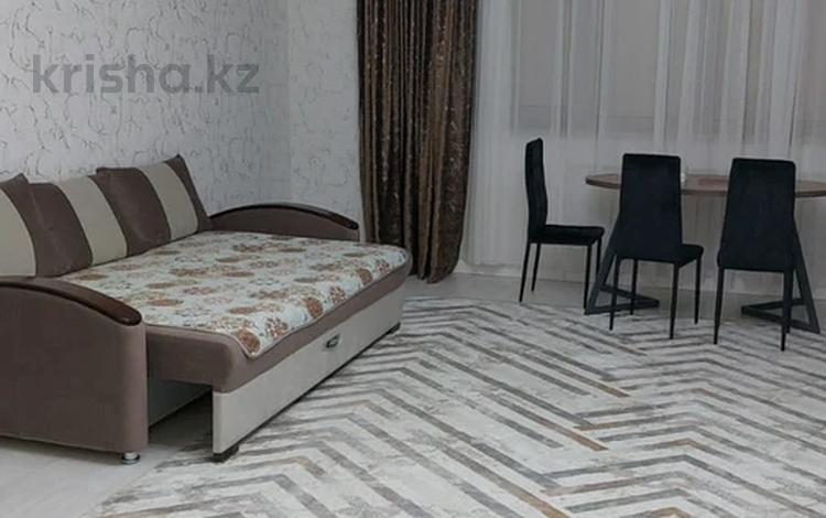 2-комнатная квартира · 54 м² · 14/17 этаж, 17-й мкр 23 за 250 000 ₸ в Актау — фото 2