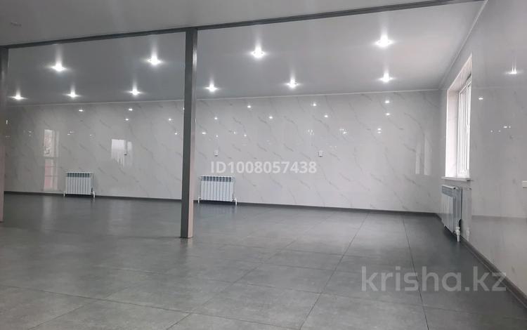 Офисы, склады, салоны красоты, образование · 100 м² за 250 000 ₸ в Уральске, мкр Мясокомбинат — фото 2