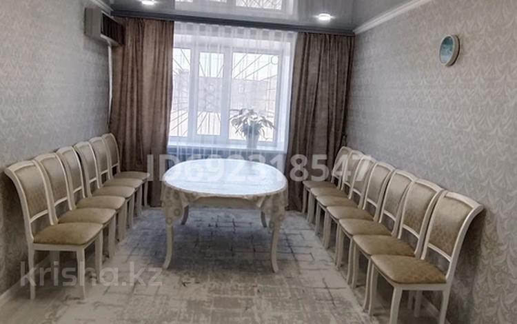 3-комнатная квартира, 63 м², 2/5 этаж, Абая за 23 млн 〒 в Жезказгане — фото 2