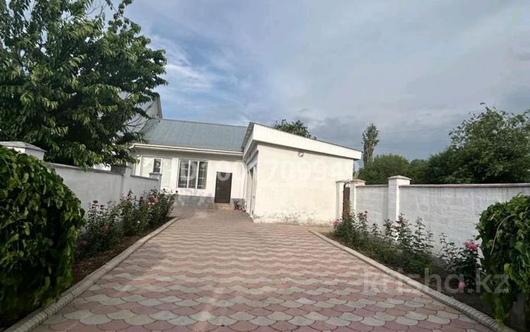 Отдельный дом · 8 комнат · 187.2 м² · 30 сот., Жақсылық 51 — Можно зайти через Старый замок за 45 млн ₸ в Мерке — фото 2