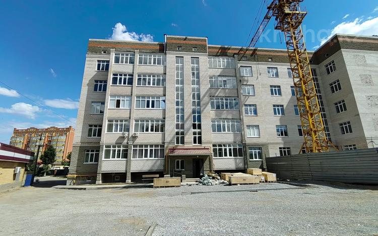 2-бөлмелі пәтер · 72 м² · 5/5 қабат, мкр. Алтын орда, проспект санкибай батыра 38в, бағасы: 20.5 млн ₸ в Актобе — фото 2