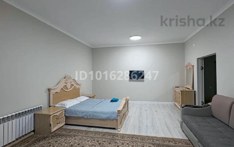 1-комнатная квартира · 62 м² · 1/5 этаж, мкр. Алтын орда 19Л за 180 000 ₸ в Актобе — фото 2