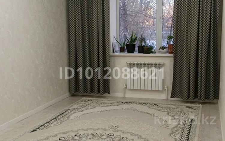 2-бөлмелі пәтер · 61 м² · 1/6 қабат, Мкр. Строитель 37/2 — Рядом 9 школа ,садик, баня, бағасы: 28 млн ₸ в Уральске — фото 2