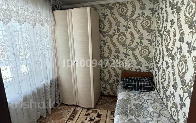 2-комнатная квартира · 45 м² · 3/5 этаж, Гоголя 57 — Рядом с магазином “Юбилейный”. Под домом расположена остановка общественного транспорта. В шаговой доступности находятся школа и детский сад. Под домом и рядом с домом расположены аптека, магазин “Гүлдер”, торговый дом, супермаркет “Оптима”, точки быстрого питания. Вся необходимая инфраструктура для комфортного проживания находится рядом. Дом расположен в центральной части города. за 17 млн ₸ в Караганде, Казыбек би р-н — фото 3