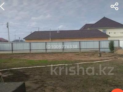 Участок · 5 соток, мкр Кадыра Мырза-Али, Абылайхана 1 — Продам участок во дворе кухня зимняя времянка газ свет вода септик за ~ 20 млн ₸ в Уральске