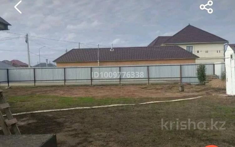 Участок · 5 соток, мкр Кадыра Мырза-Али, Абылайхана 1 — Продам участок во дворе кухня зимняя времянка газ свет вода септик за ~ 20 млн ₸ в Уральске — фото 6