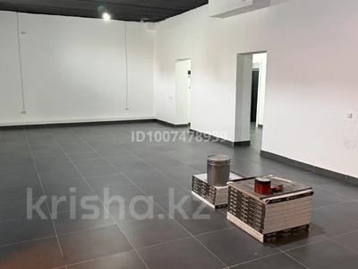Свободное назначение, офисы, магазины и бутики, склады, салоны красоты, фитнес и спорт, образование, развлечения, конференц-залы, кабинеты и рабочие места, студии · 145 м² за 350 000 〒 в Актобе, мкр. Алтын орда
