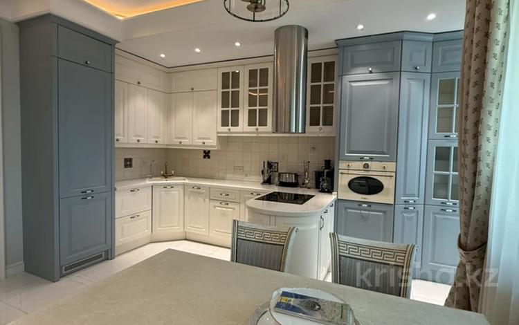 4-комнатная квартира · 200 м² · 5/8 этаж, Кабанбай Батыра за 1.3 млн ₸ в Астане, Есильский р-н — фото 2