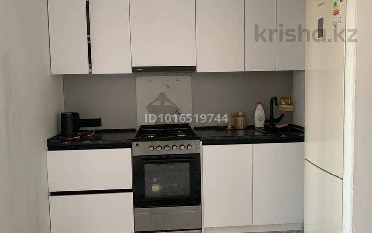 2-комнатная квартира · 55 м² · 9/10 этаж, мкр Аксай-5 25 — Момышулы-Жубанова за 300 000 ₸ в Алматы, Ауэзовский р-н — фото 2