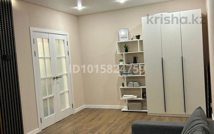 1-комнатная квартира · 40 м², мкр Уркер, Туран 55/12 за 250 000 ₸ в Астане, Нура р-н — фото 2