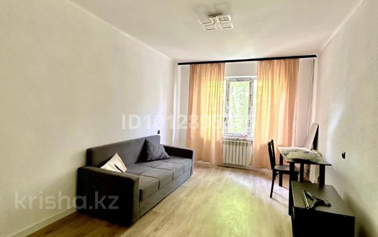 2-бөлмелі пәтер · 52 м² · 3/5 қабат, мкр Аксай-3Б 8 — Толе би, бағасы: 260 000 ₸ в Алматы, Ауэзовский р-н — фото 2