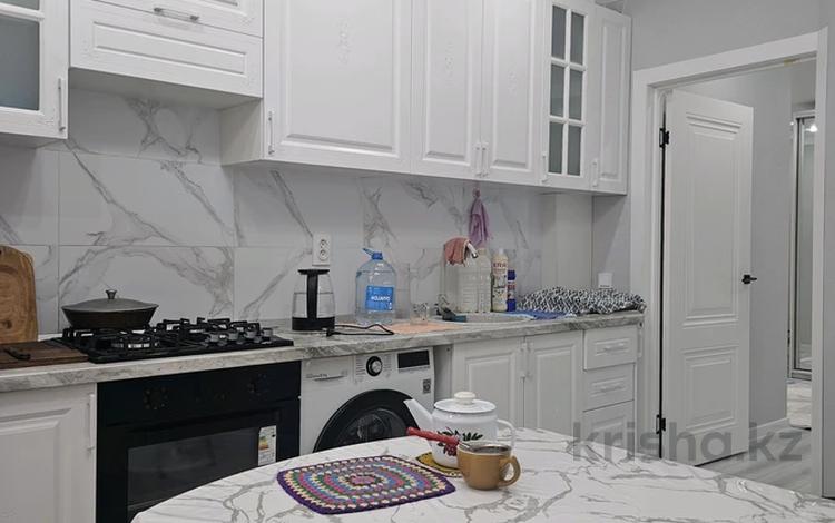 3-бөлмелі пәтер · 80 м² · 1/9 қабат, Зачаганск ул.Бирлик, бағасы: 28 млн ₸ в Уральске — фото 3