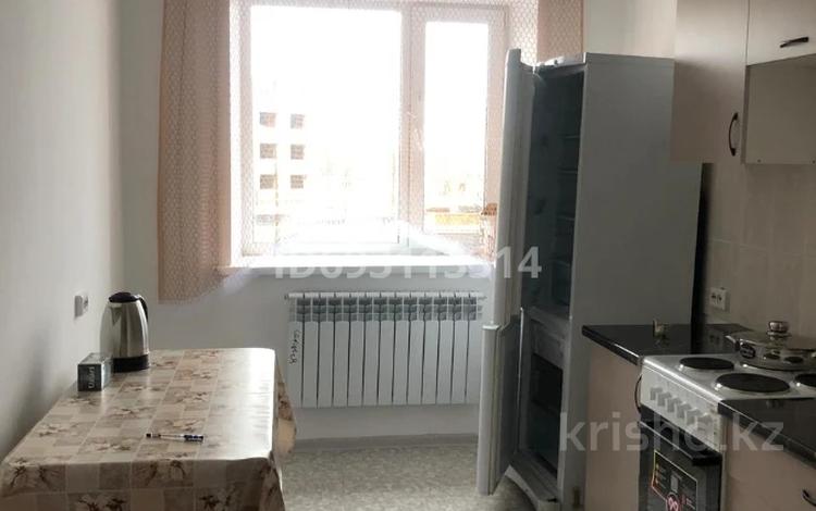 1-комнатная квартира, 40 м², 2/9 этаж помесячно, Ладожская 27 за 80 000 〒 в Павлодаре — фото 2