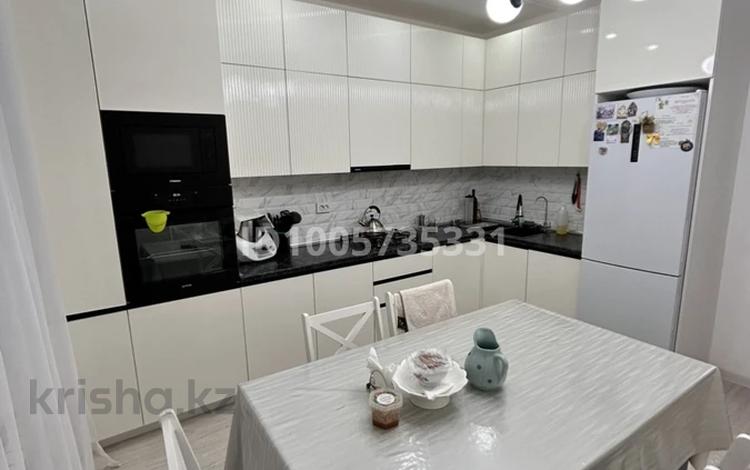 3-комнатная квартира · 100 м² · 7/10 этаж, мкр Нурсая, Т. Жумагалиева 10 за 53 млн 〒 в Атырау — фото 2