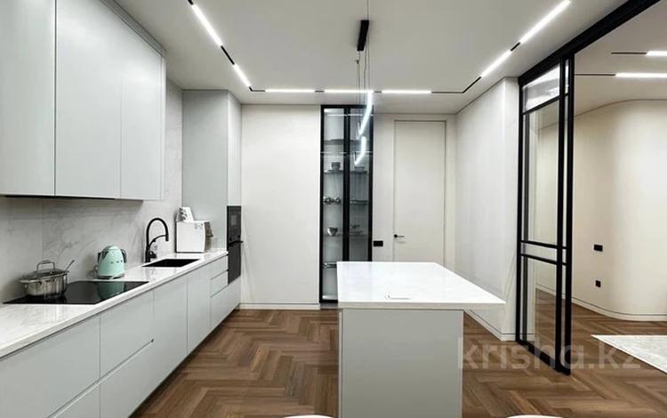 3-комнатная квартира · 120 м², Динмухаммед Кунаев 12 за 680 000 ₸ в Астане, Есильский р-н — фото 2