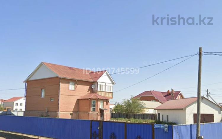 Отдельный дом · 8 комнат · 309.2 м² · 12 сот., мкр Лесхоз 89Б за 44 млн ₸ в Атырау — фото 2
