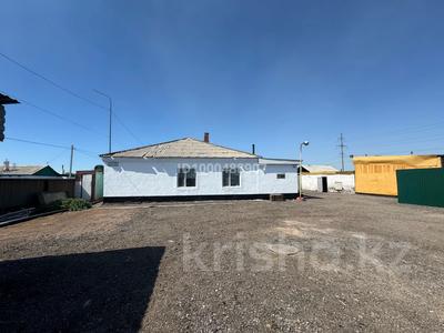 Продажа домов и дачи в Карагандинской обл.: Отдельный дом · 4 комнаты · 100 м² · 10 сот., Рабочий поселок за 26 млн 〒 Отдельный дом · 4 комнаты · 100 м² · 10 сот., Рабочий поселок за 26 млн 〒 в Балхаше