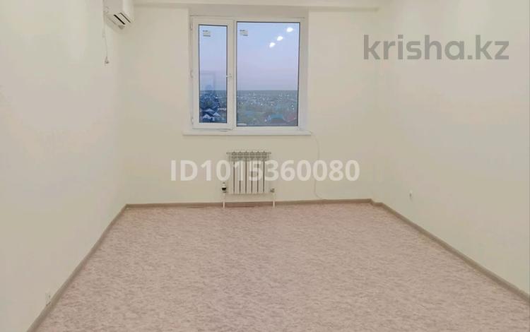 3-бөлмелі пәтер · 86 м² · 8/9 қабат, Бирлик 33, бағасы: 120 000 ₸ в Уральске — фото 2