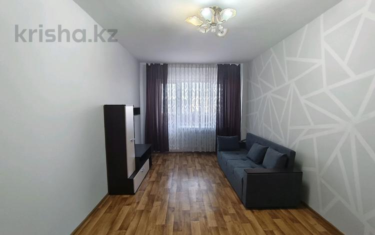 2-бөлмелі пәтер · 65 м² · 9/15 қабат, Юго-Восток ш/а., Шахтеров 52, бағасы: 250 000 ₸ в Караганде, Казыбек би р-н — фото 2
